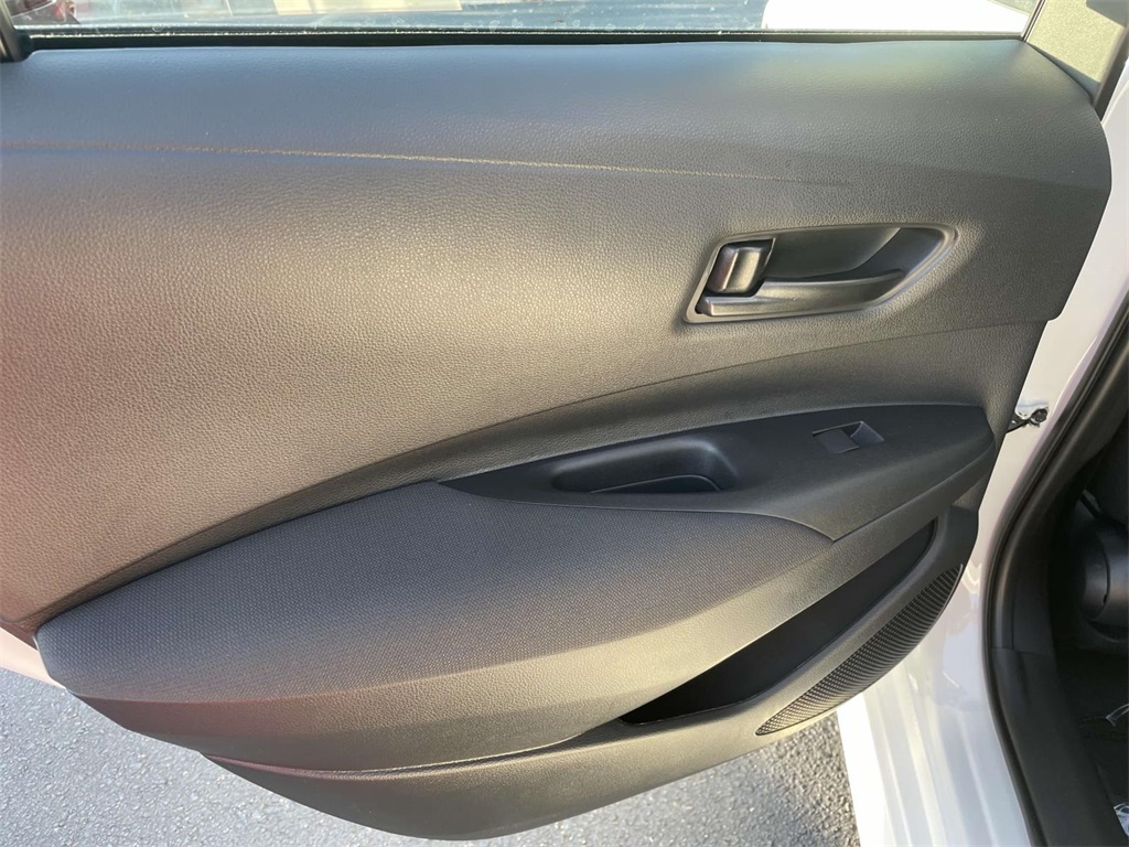 2025 Toyota Corolla LE photo 12