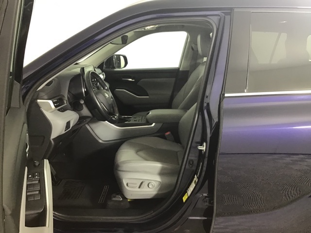 2021 Toyota Highlander XLE photo 9