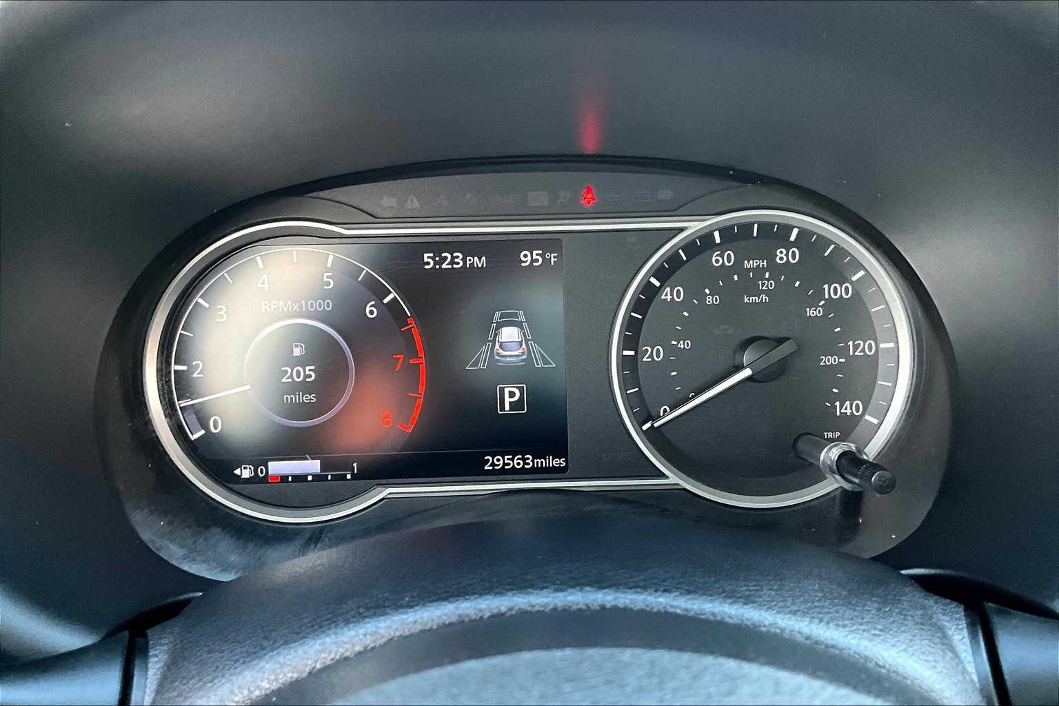 2020 Nissan Kicks SR photo 22