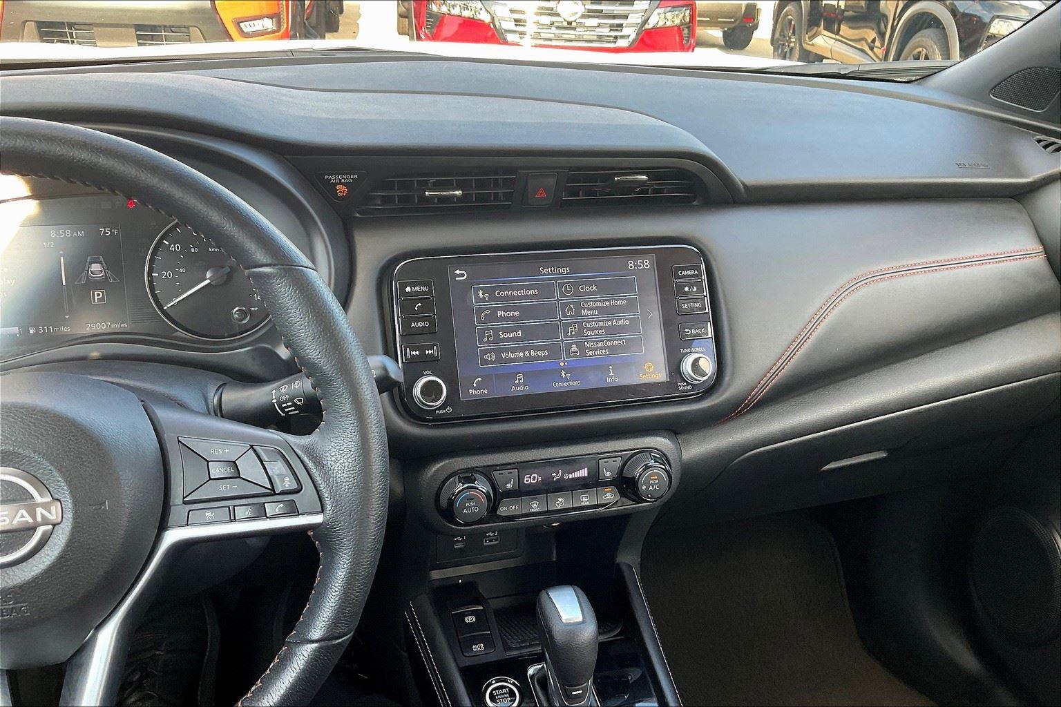 2023 Nissan Kicks SR photo 6