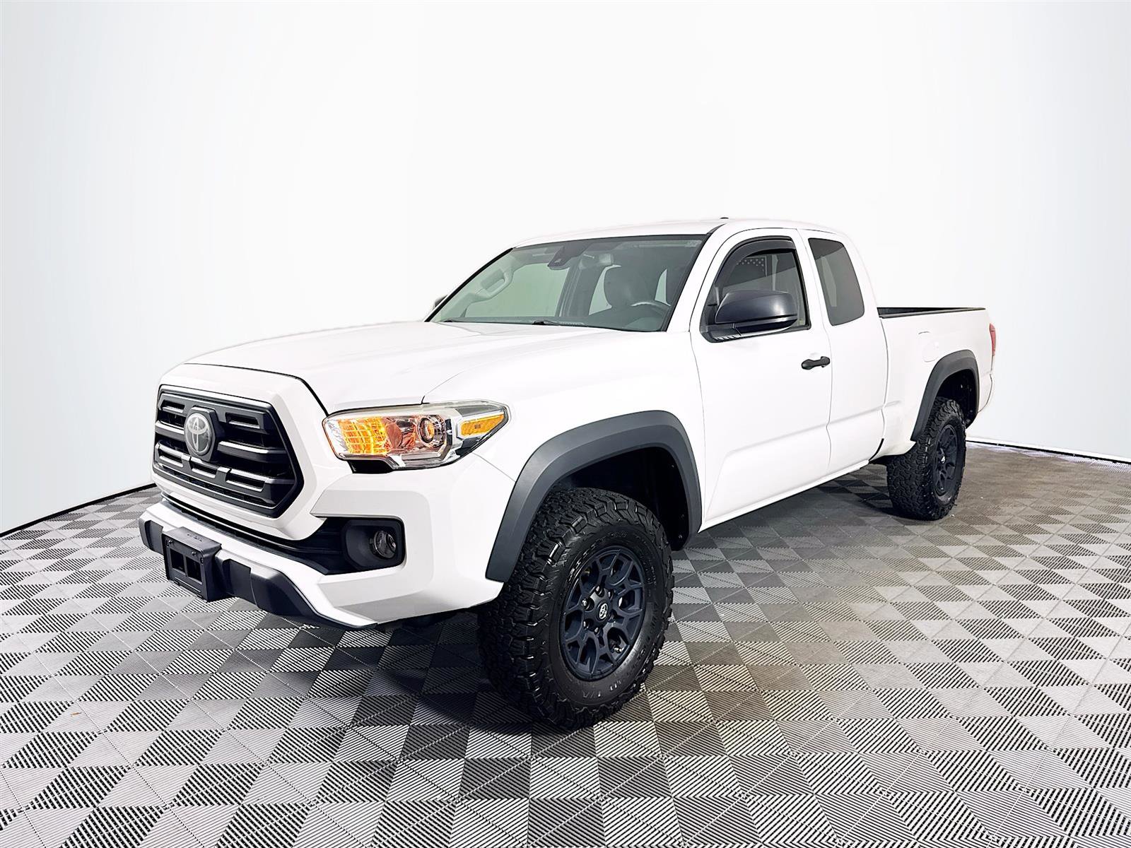 2019 Toyota Tacoma SR