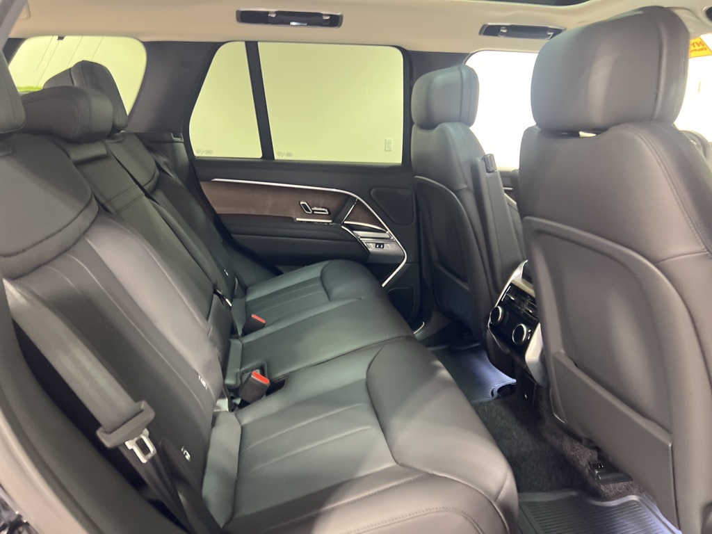 2025 Land Rover Range Rover SE photo 28