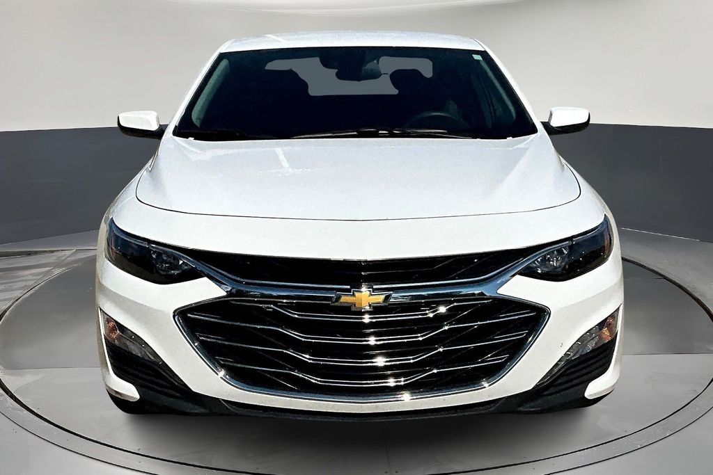 2024 Chevrolet Malibu 1LT photo 2