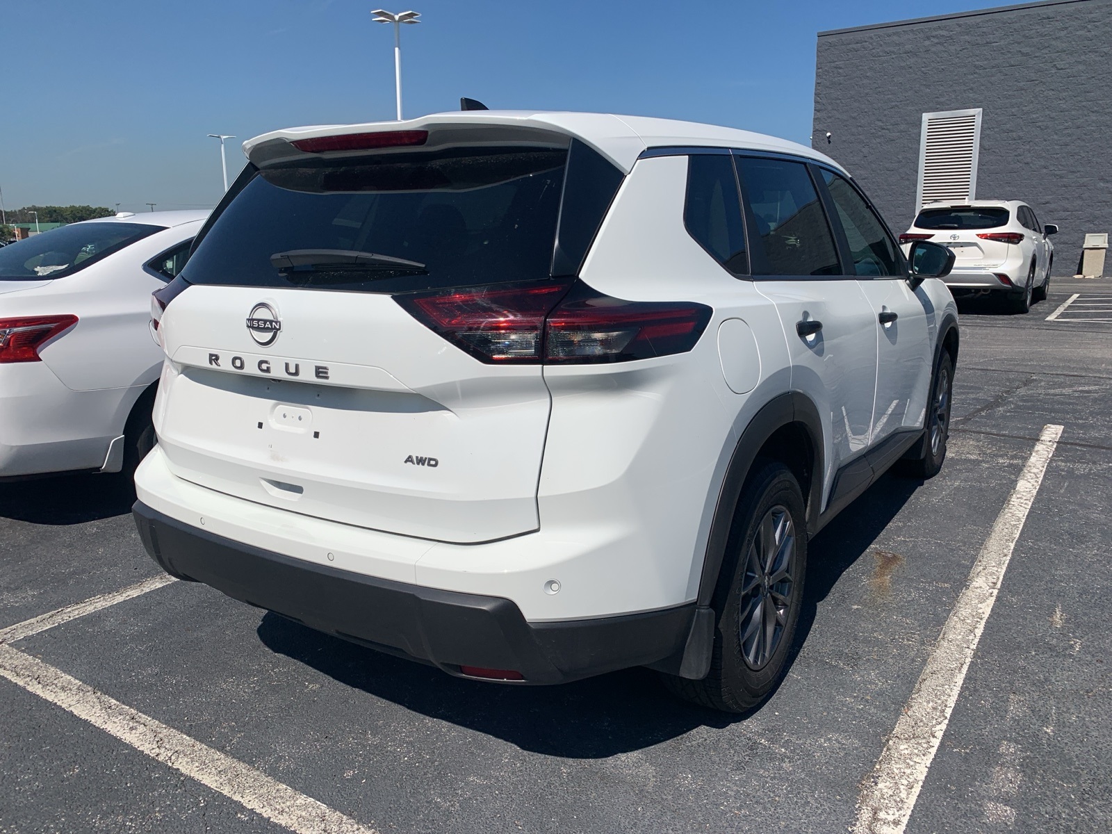 2024 Nissan Rogue S photo 3