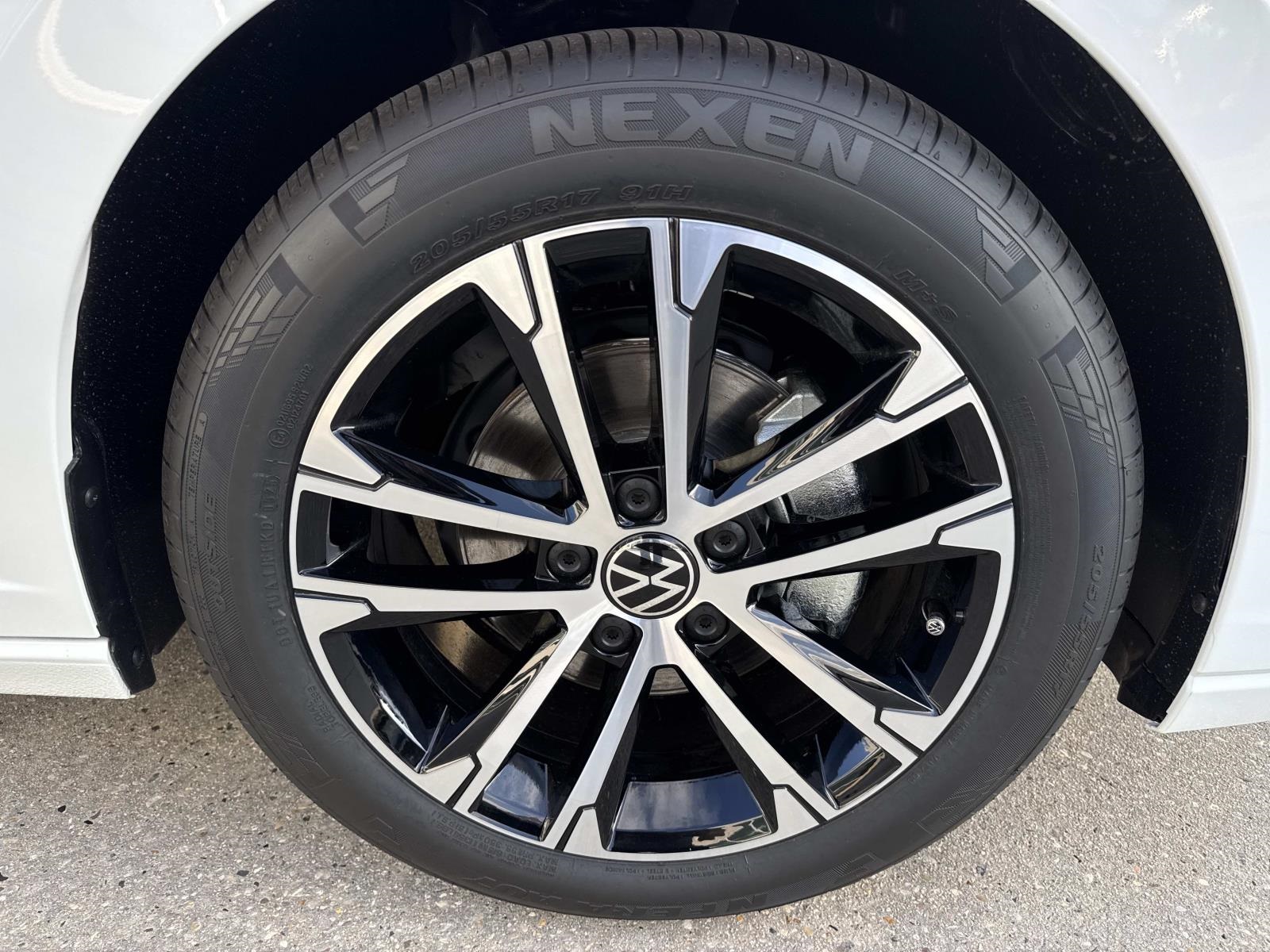 2026 Volkswagen Jetta 1.5T Sport photo 3