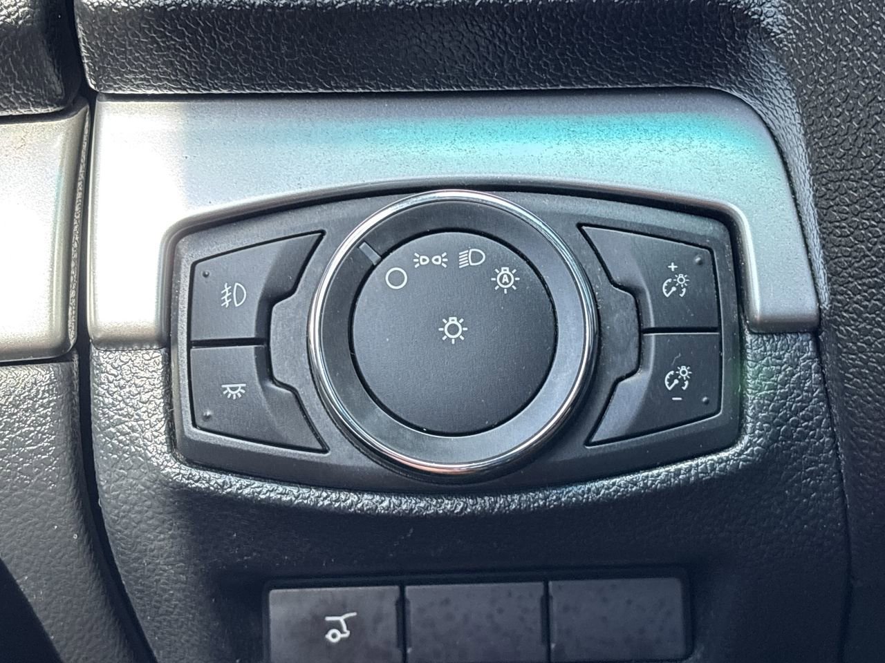 2016 Ford Explorer XLT photo 26