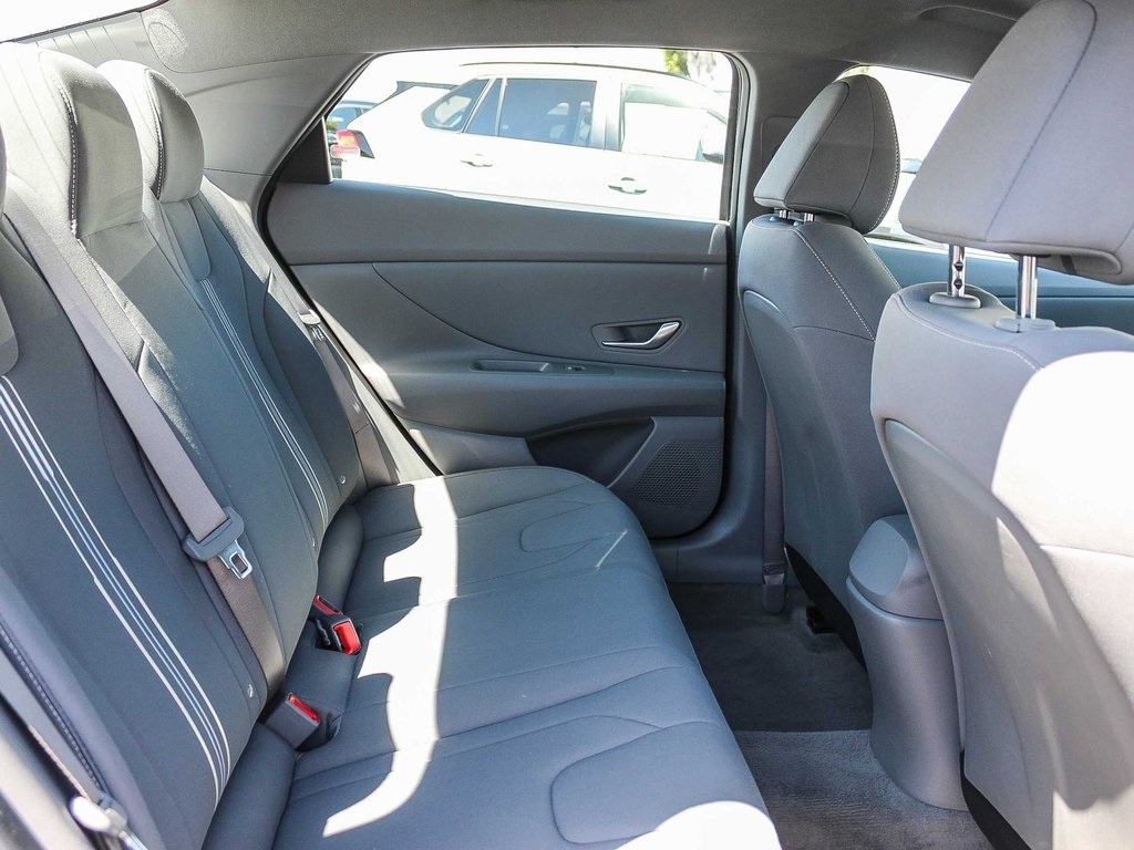 2023 Hyundai Elantra SEL photo 16