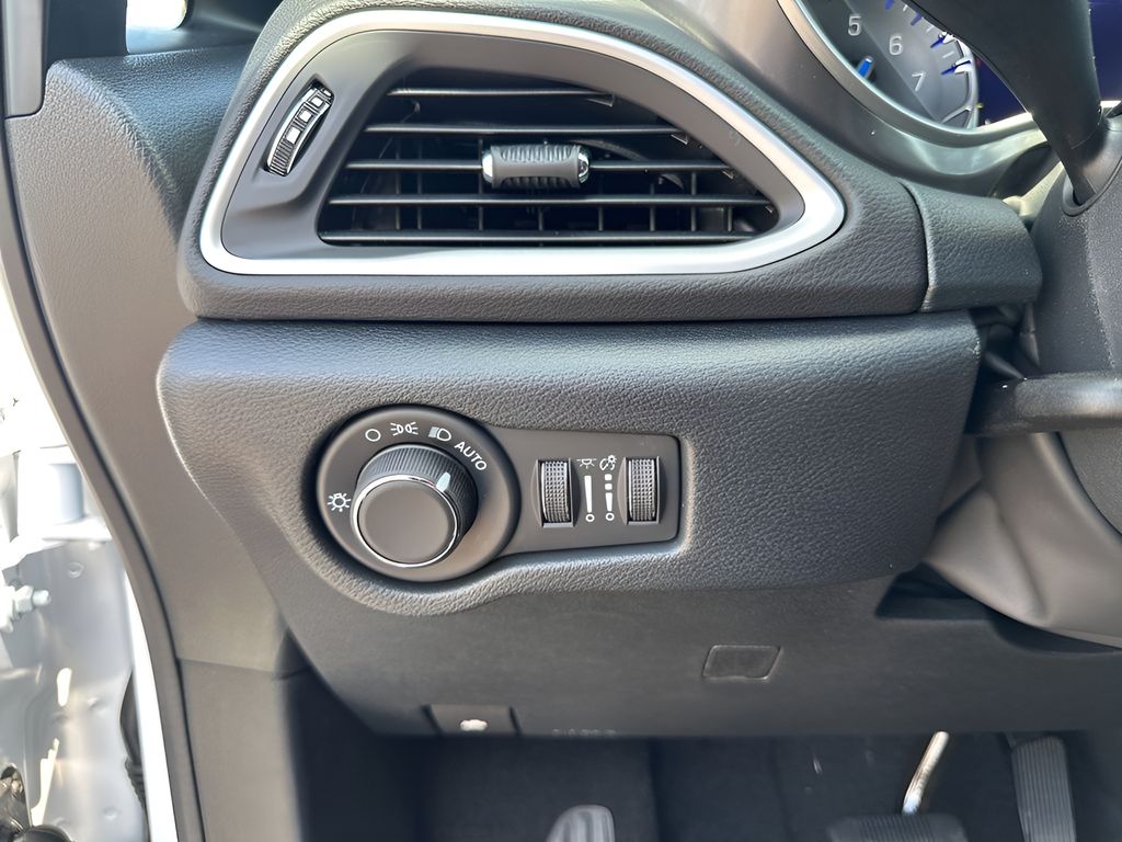 2026 Chrysler Voyager LX photo 27