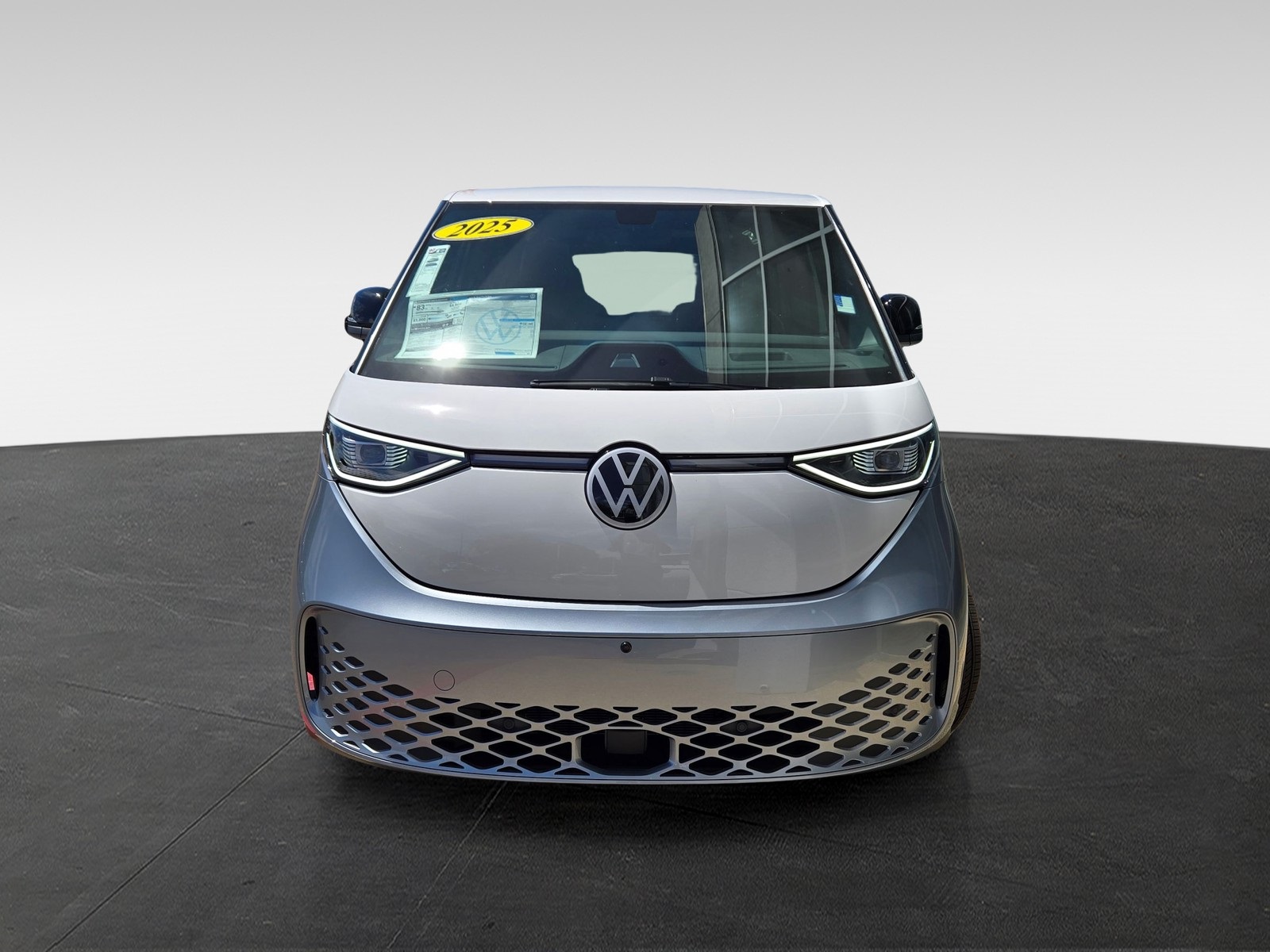 2025 Volkswagen ID. Buzz Pro Plus photo 2