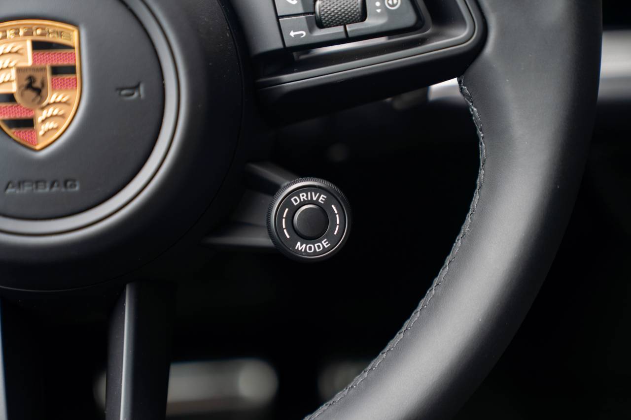2025 Porsche Cayenne photo 10