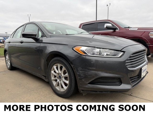 2016 Ford Fusion S's photo