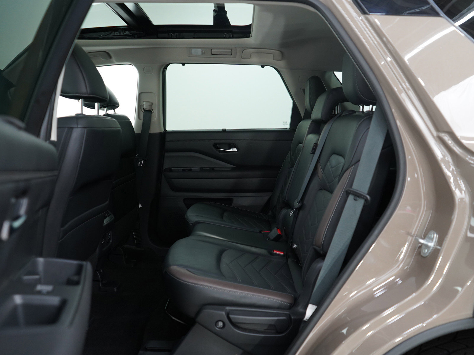 2023 Nissan Pathfinder Platinum photo 19