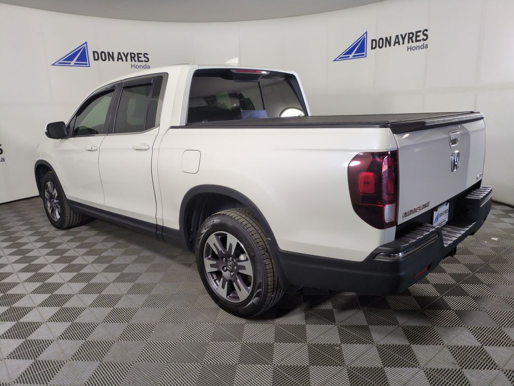 2019 Honda Ridgeline RTL photo 2