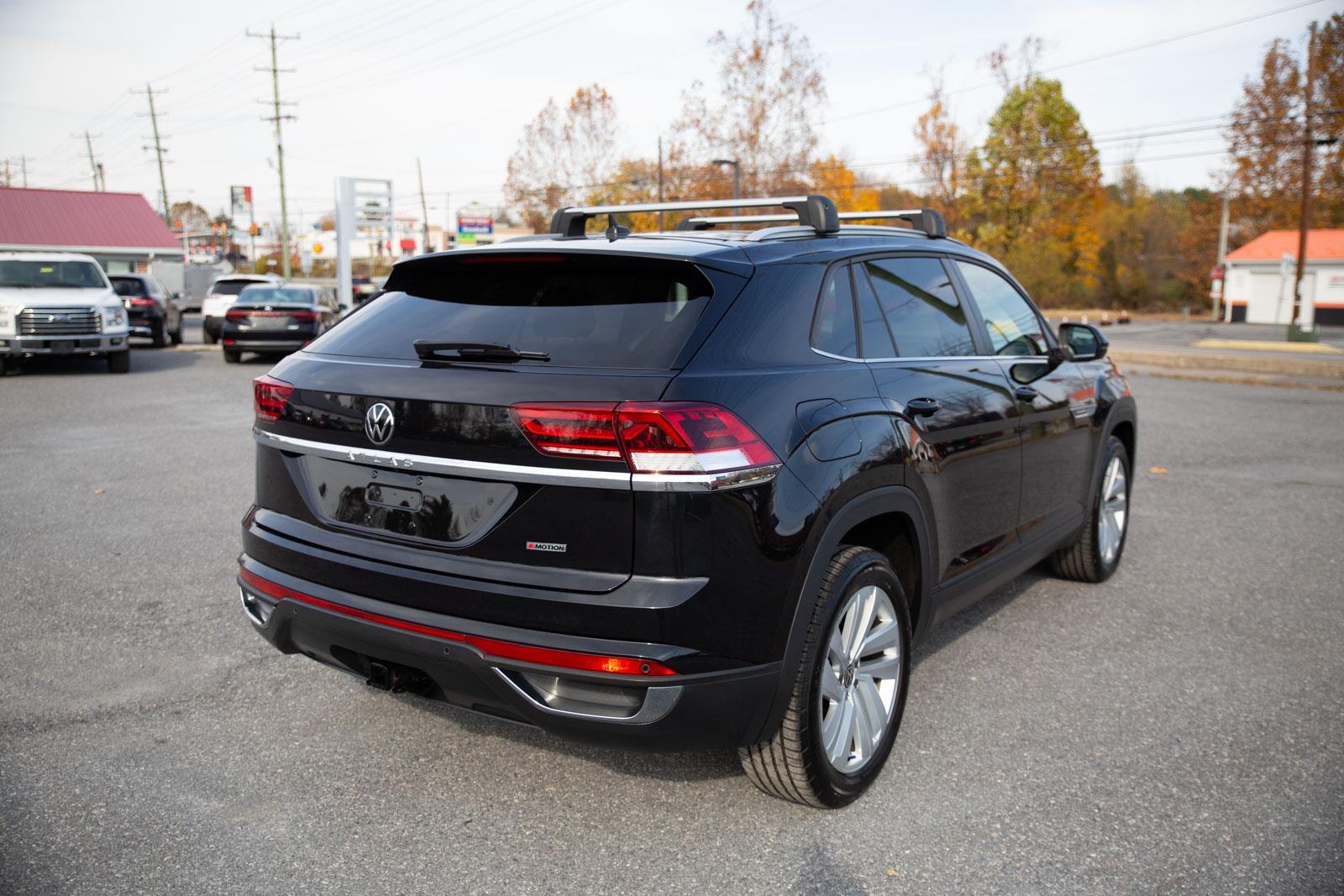 2022 Volkswagen Atlas Cross Sport V6 SE Technology photo 3