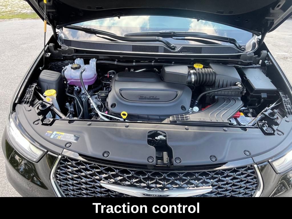 2025 Chrysler Pacifica photo 8