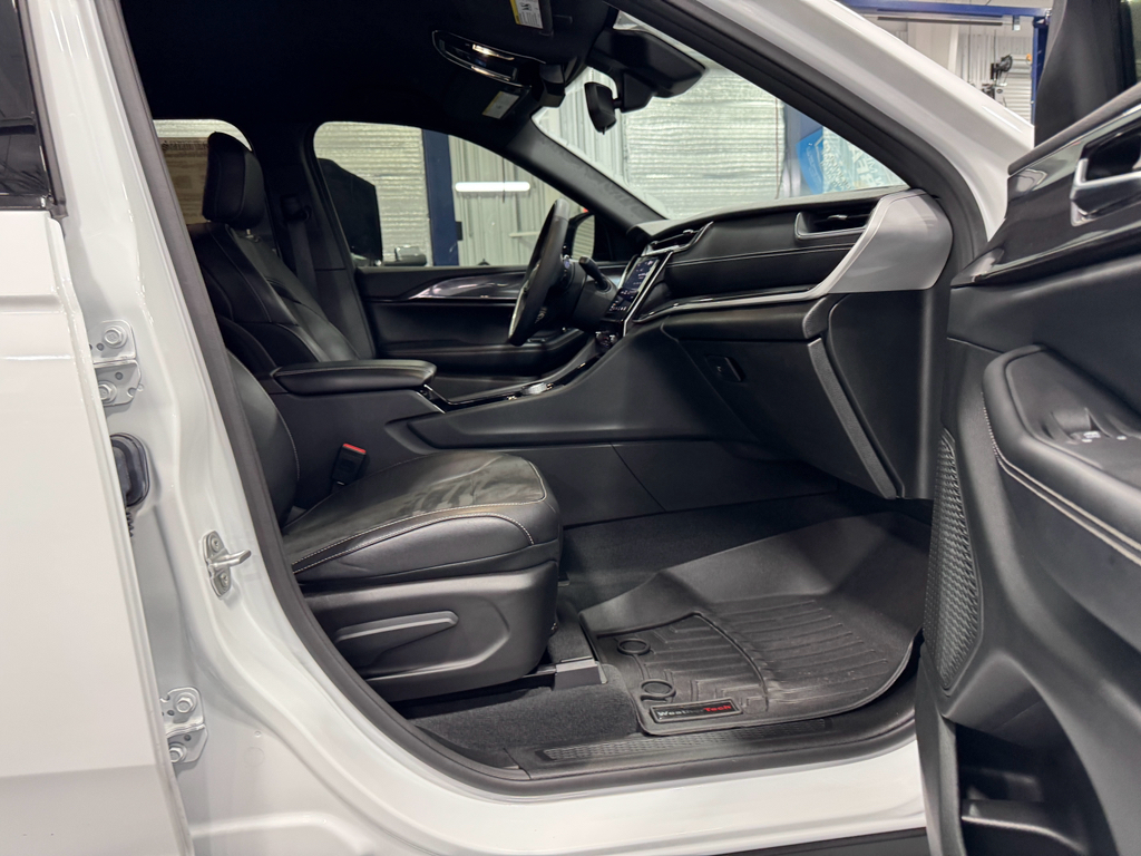 2023 Jeep Grand Cherokee Laredo Altitude photo 17