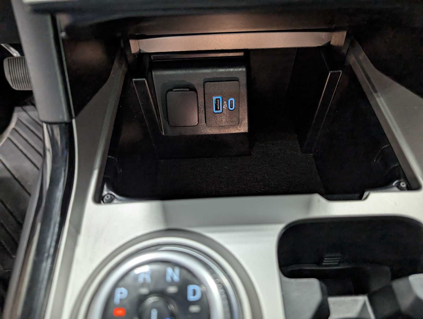 2022 Ford Explorer ST-Line photo 28