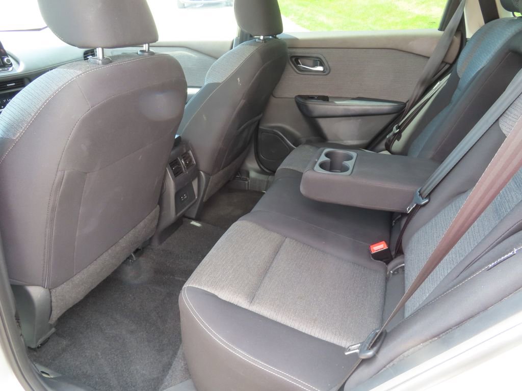 2023 Nissan Rogue SV photo 15