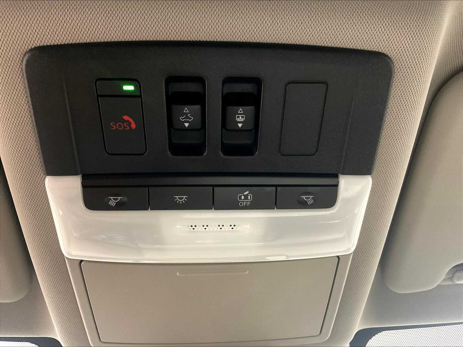 2022 Nissan Rogue SV photo 26