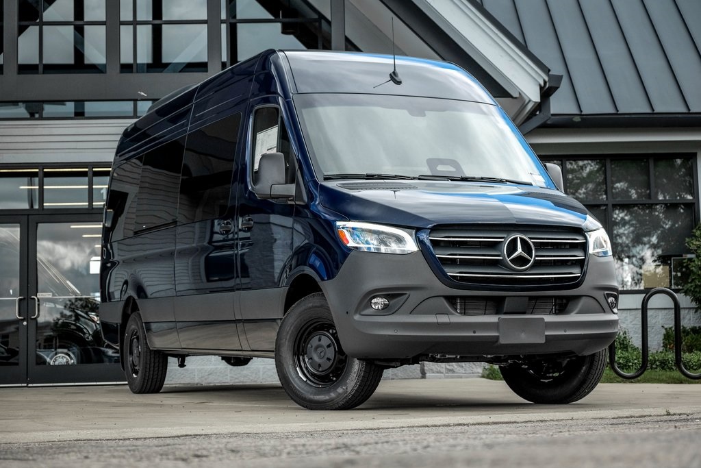 2025 Mercedes-Benz Sprinter Crew Van Base's photo
