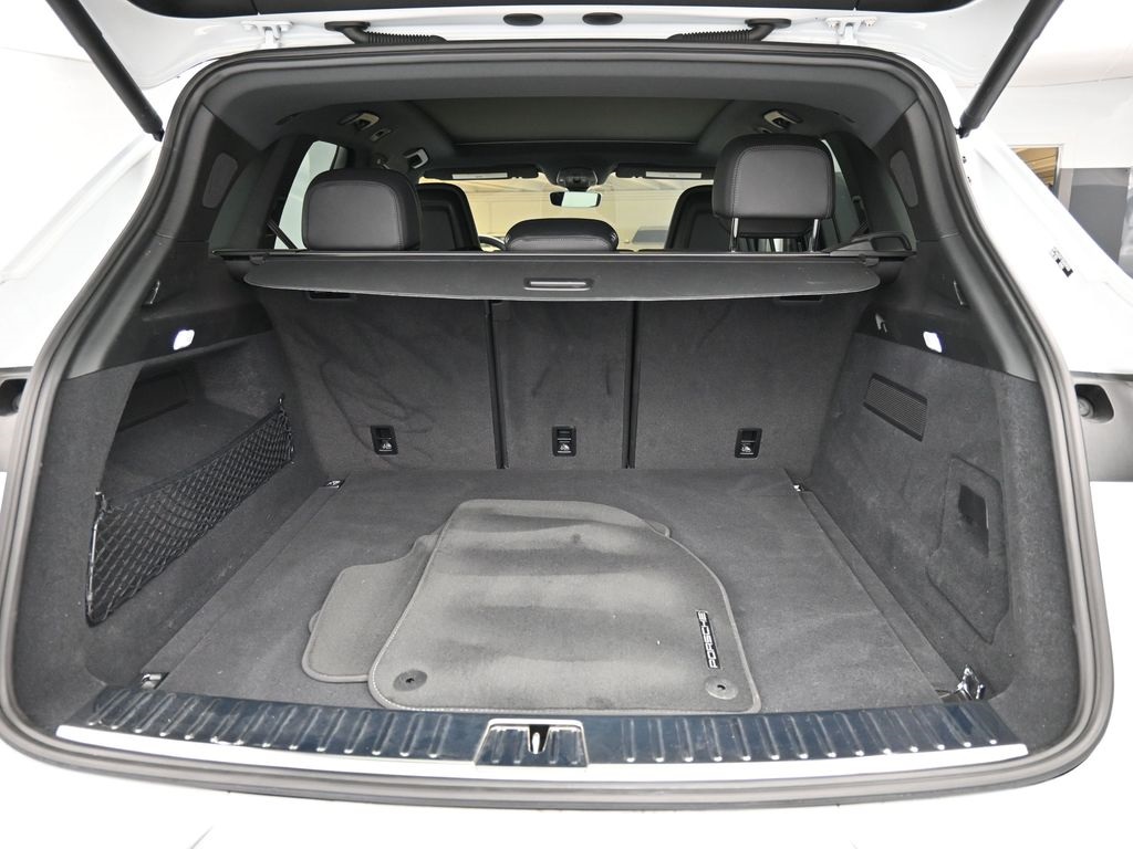 2024 Porsche Cayenne Base photo 7