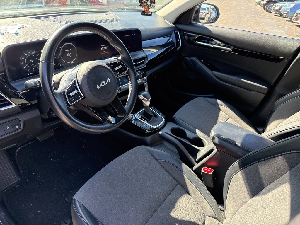 2024 Kia Seltos S photo 2
