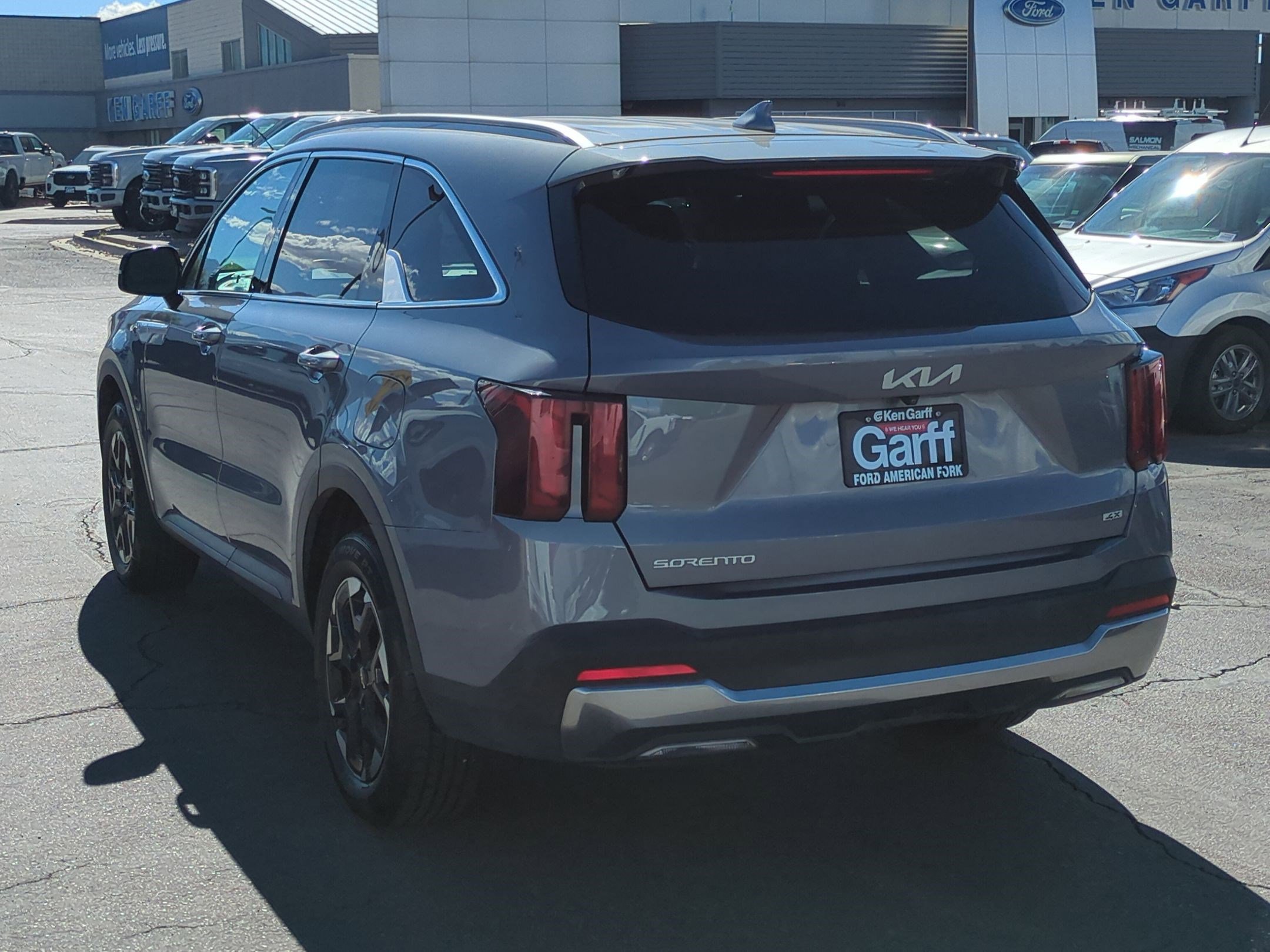 2024 Kia Sorento S photo 5