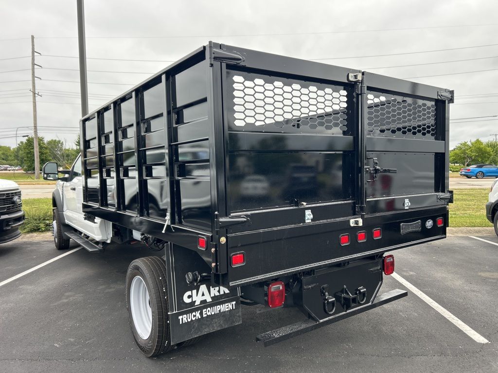 2025 Ford F-550 photo 2