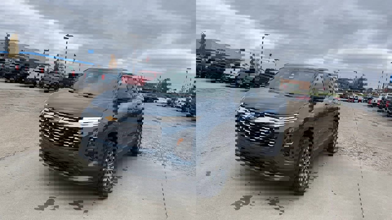 2026 Chevrolet Equinox LT photo 3