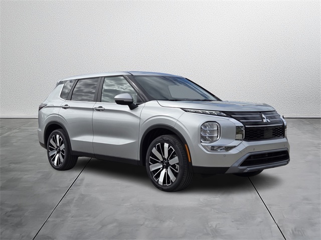 2025 Mitsubishi Outlander SE's photo