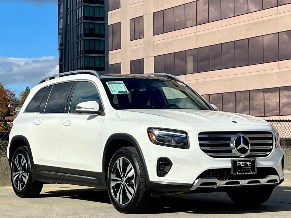 2025 Mercedes-Benz GLB Base's photo