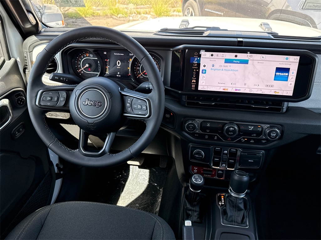 2025 Jeep Gladiator Willys photo 19