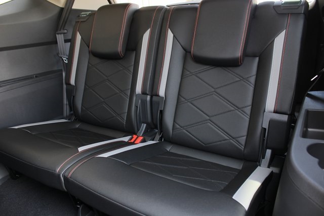 2025 Volkswagen Atlas Peak Edition SE photo 18