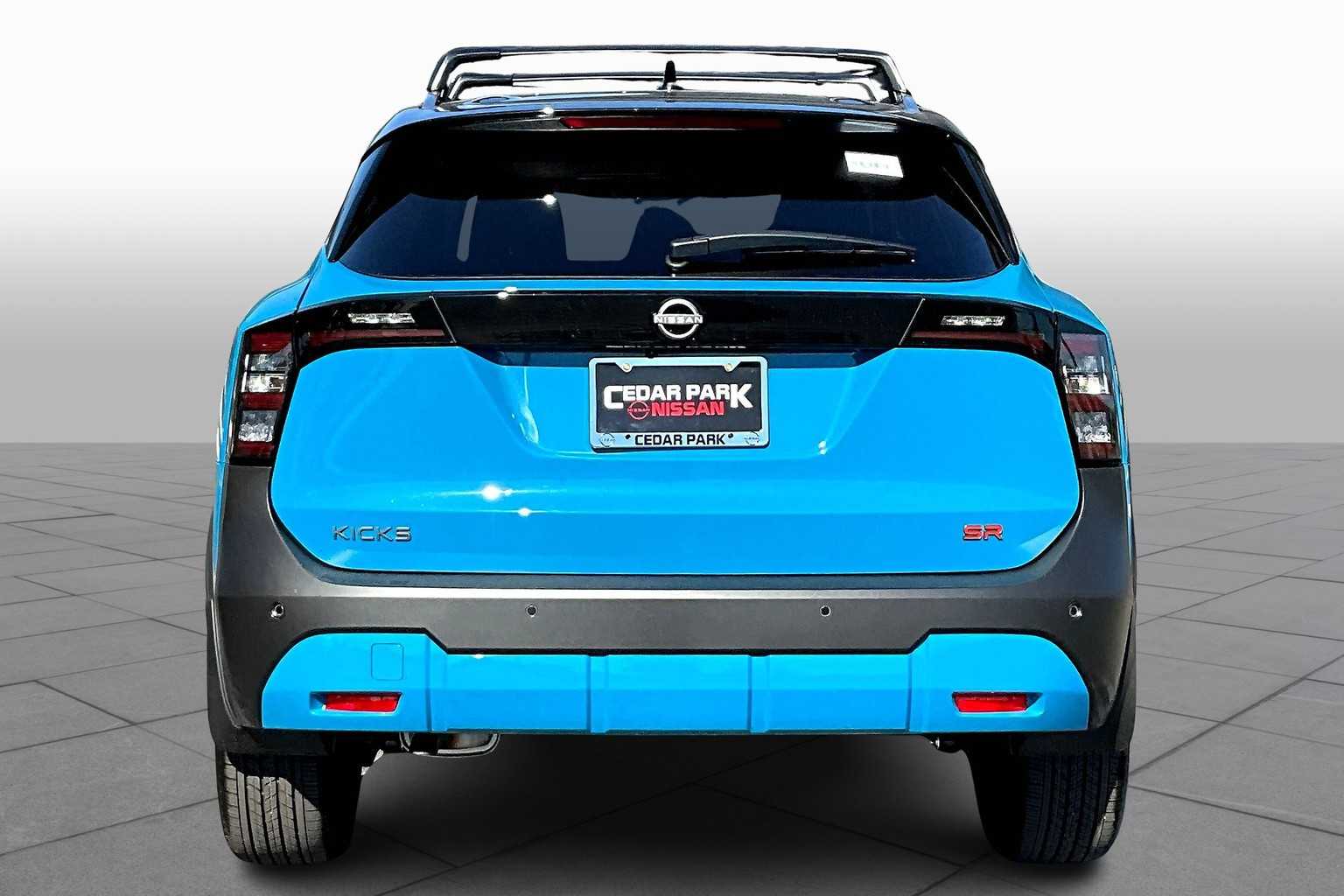 2026 Nissan Kicks SR photo 4