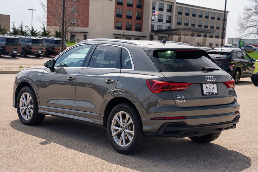 2024 Audi Q3 45 TFSI S line Premium photo 3