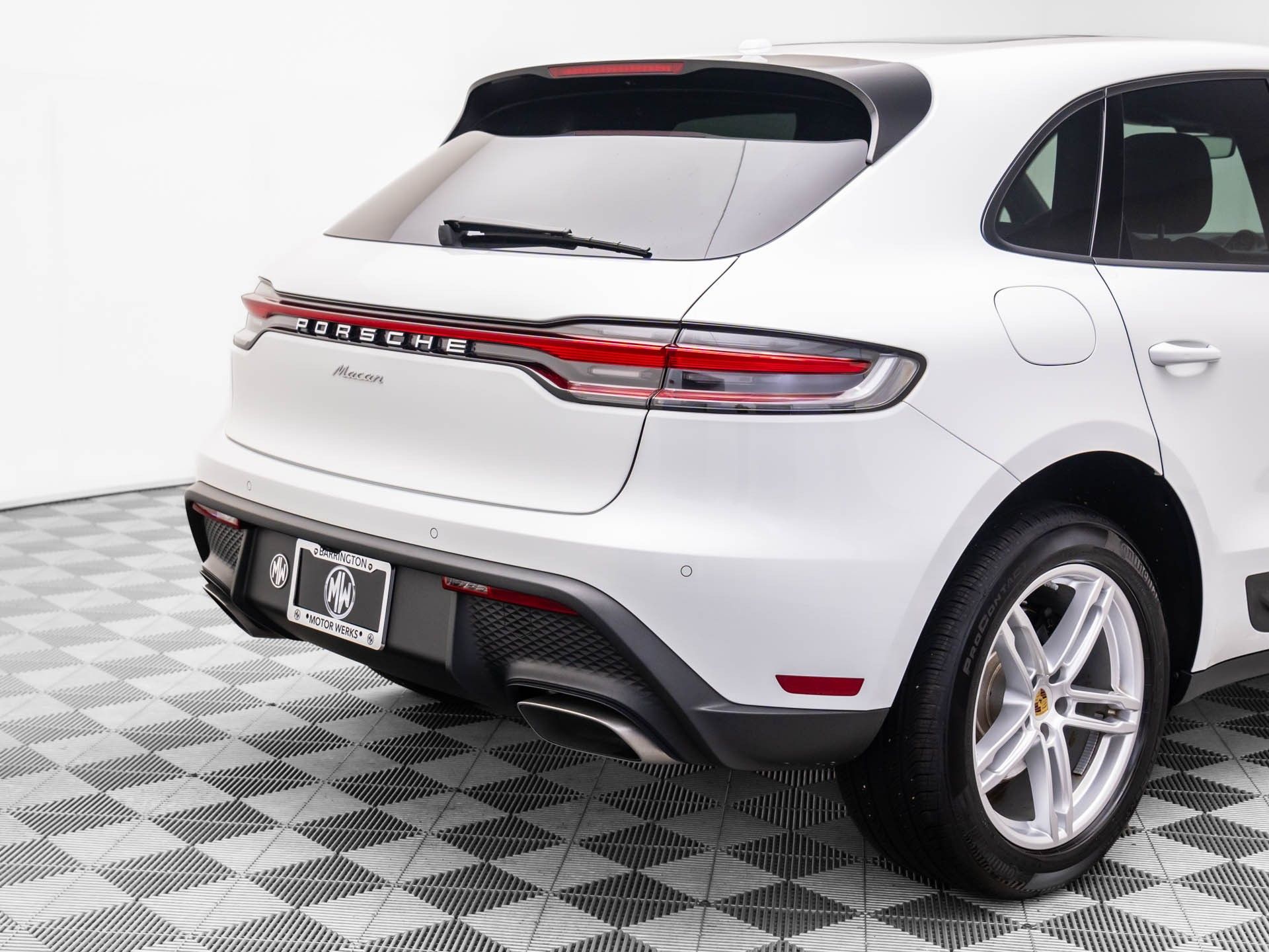 2025 Porsche Macan photo 28
