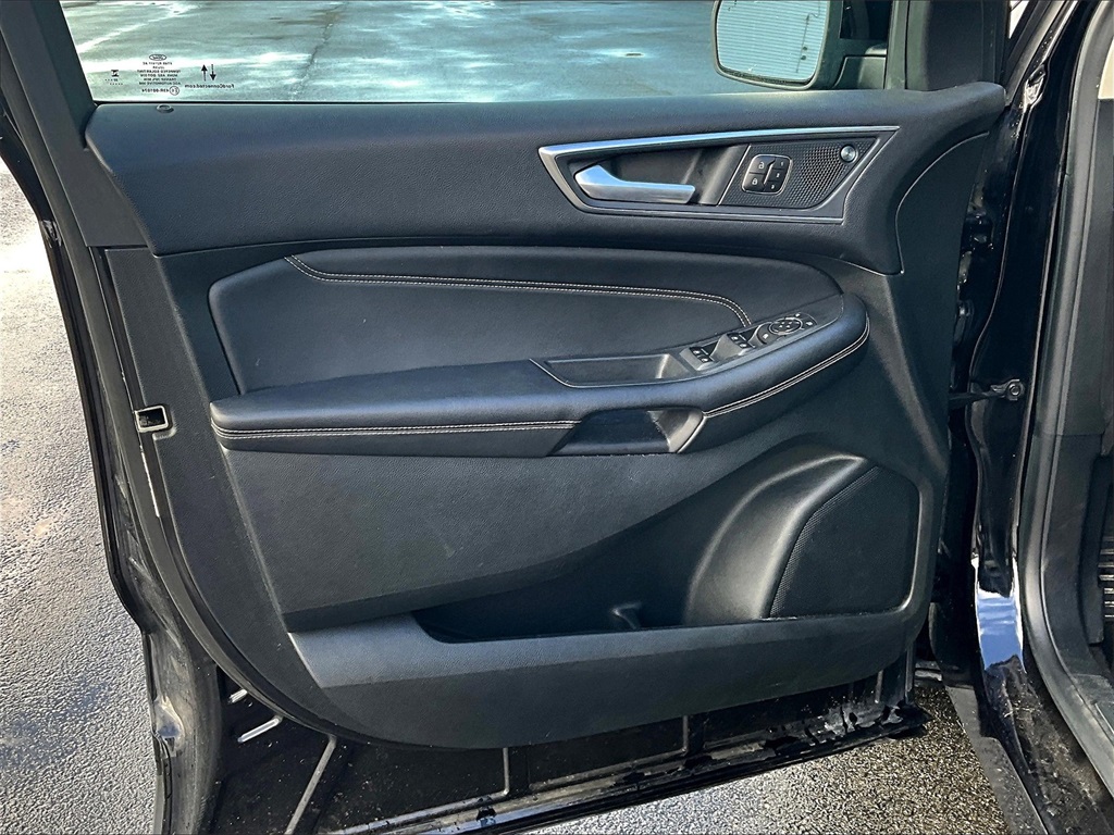 2022 Ford Edge Titanium photo 9