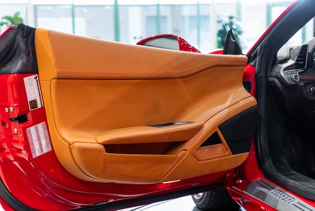 2015 Ferrari 458 Italia Base photo 19