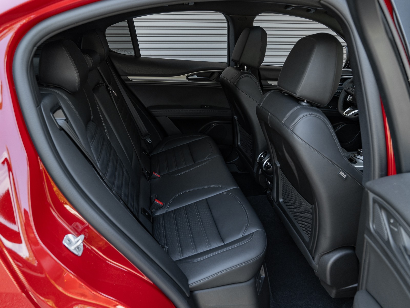 2024 Alfa Romeo Stelvio photo 6