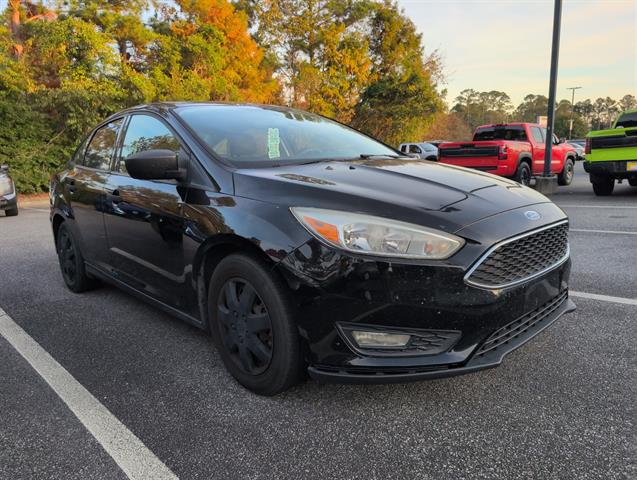 2017 Ford Focus S's photo