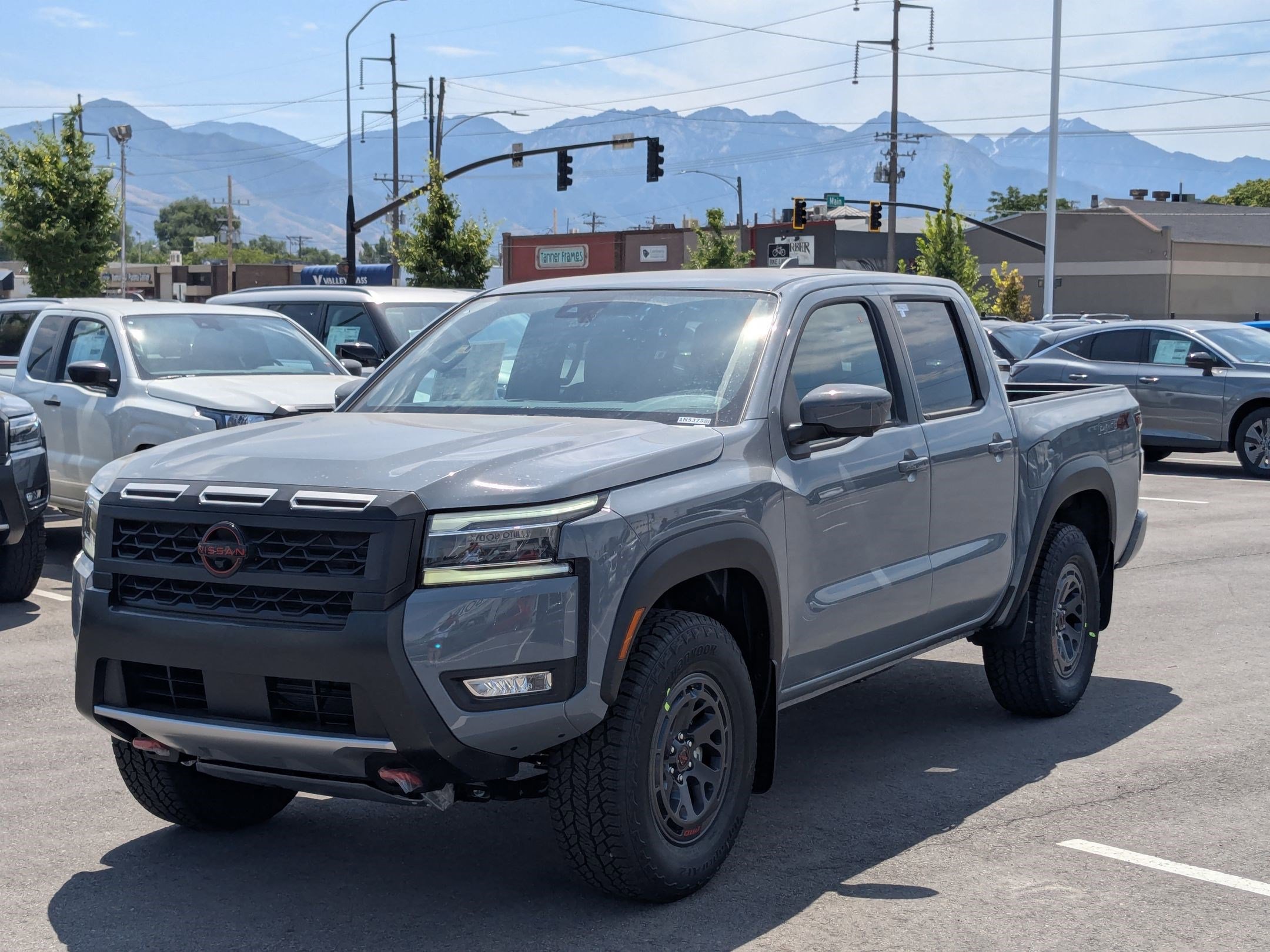 2025 Nissan Frontier Crew Cab PRO-4X photo 7