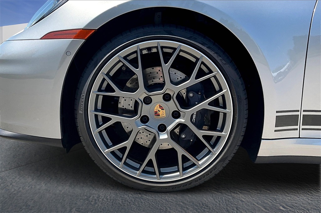 2025 Porsche 911 photo 11