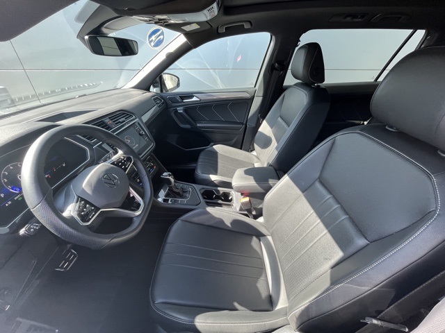 2024 Volkswagen Tiguan SE R-Line Black photo 2