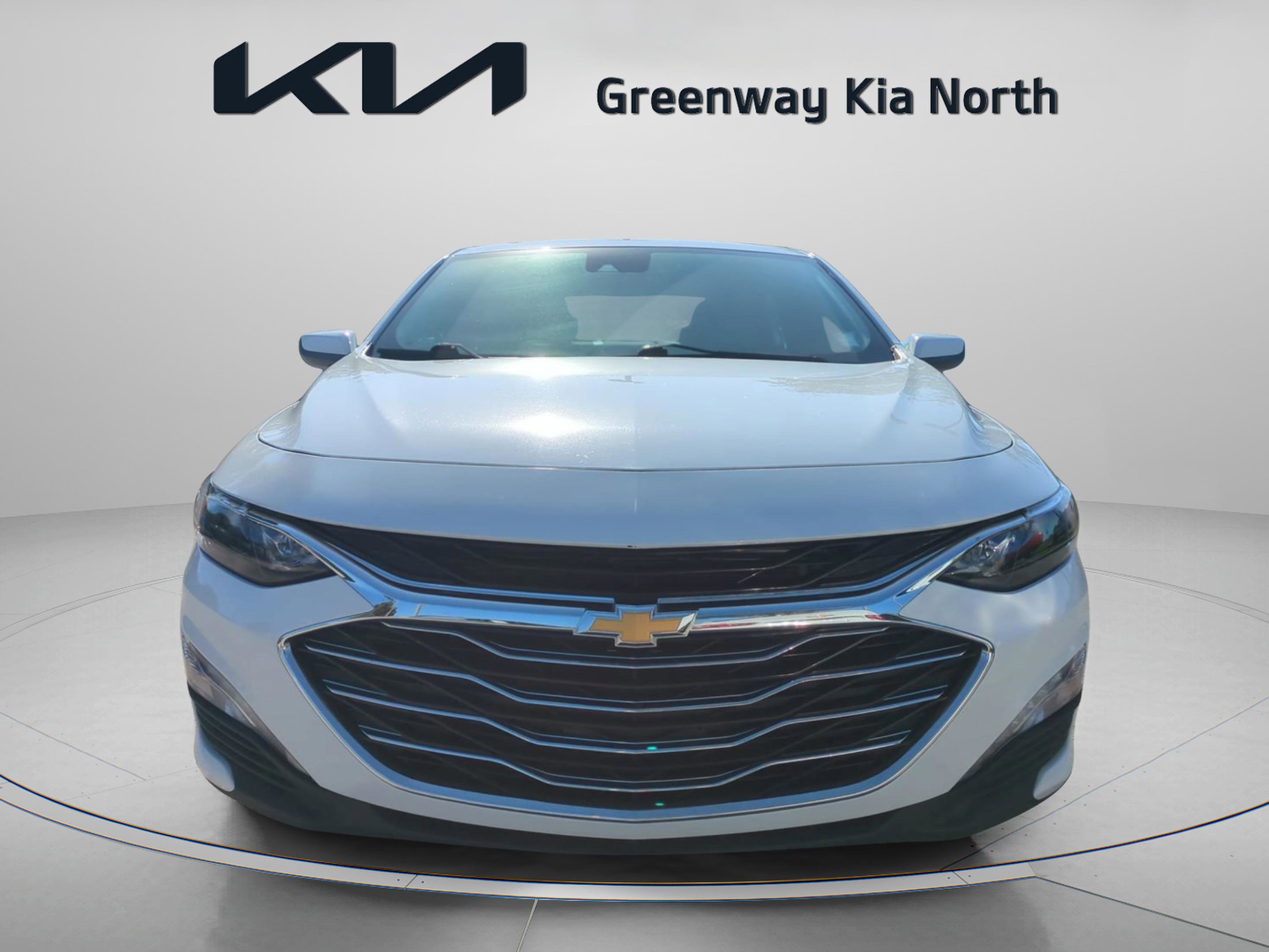 2024 Chevrolet Malibu 1LT photo 2