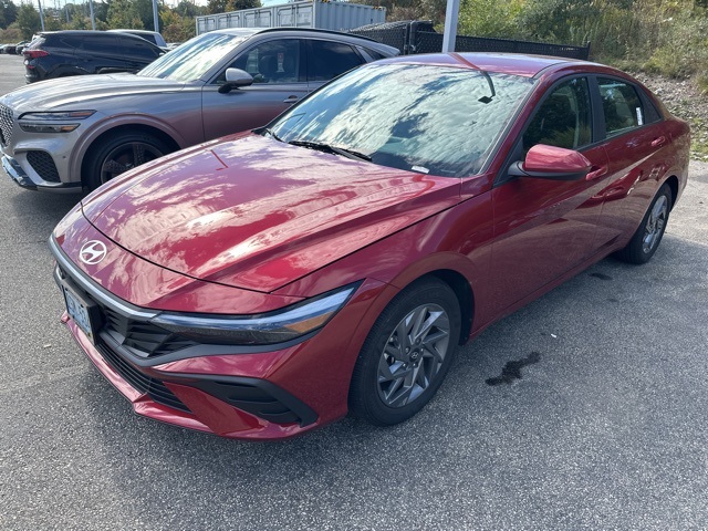2024 Hyundai Elantra Hybrid Blue photo 4