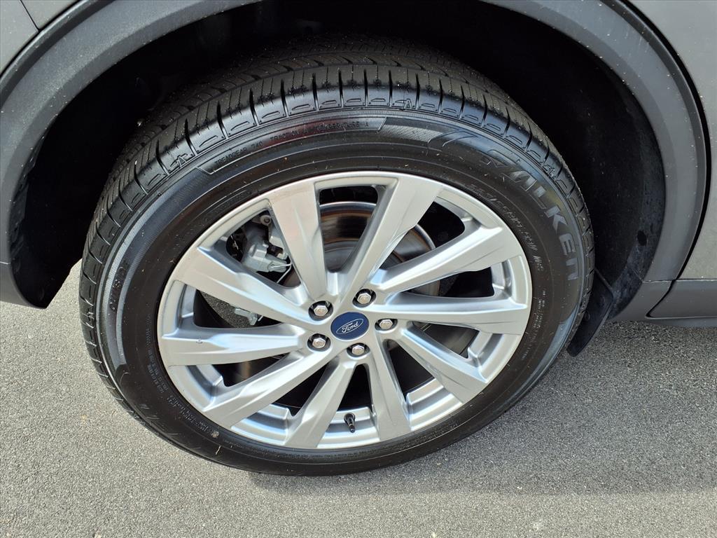 2022 Ford Escape Titanium photo 23