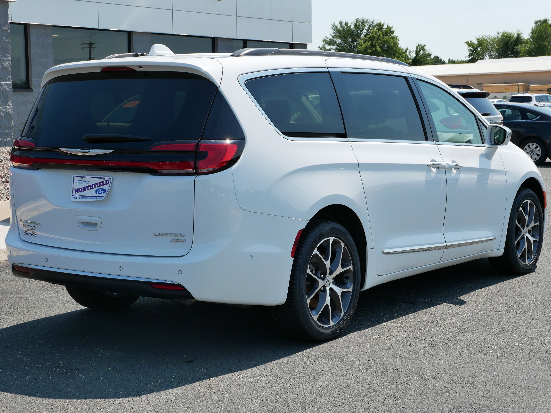 2022 Chrysler Pacifica Limited photo 8