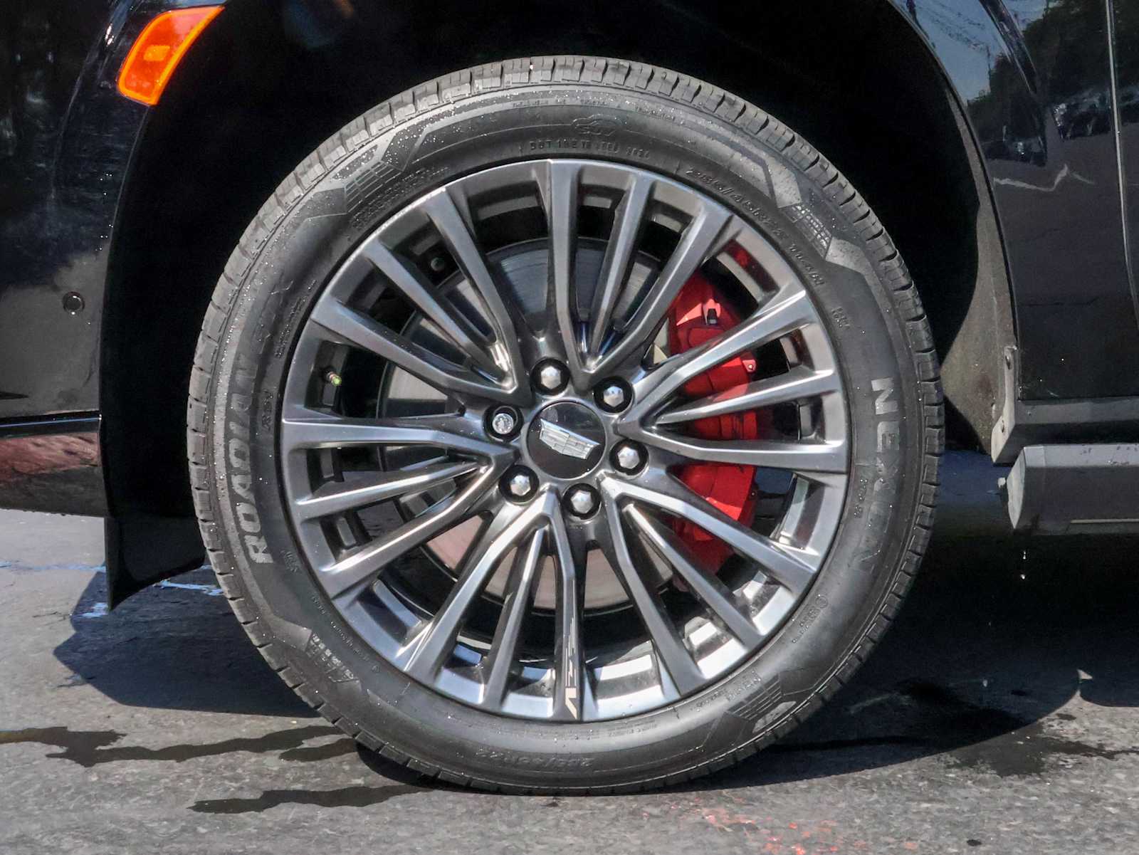 2023 Cadillac Escalade ESV photo 4