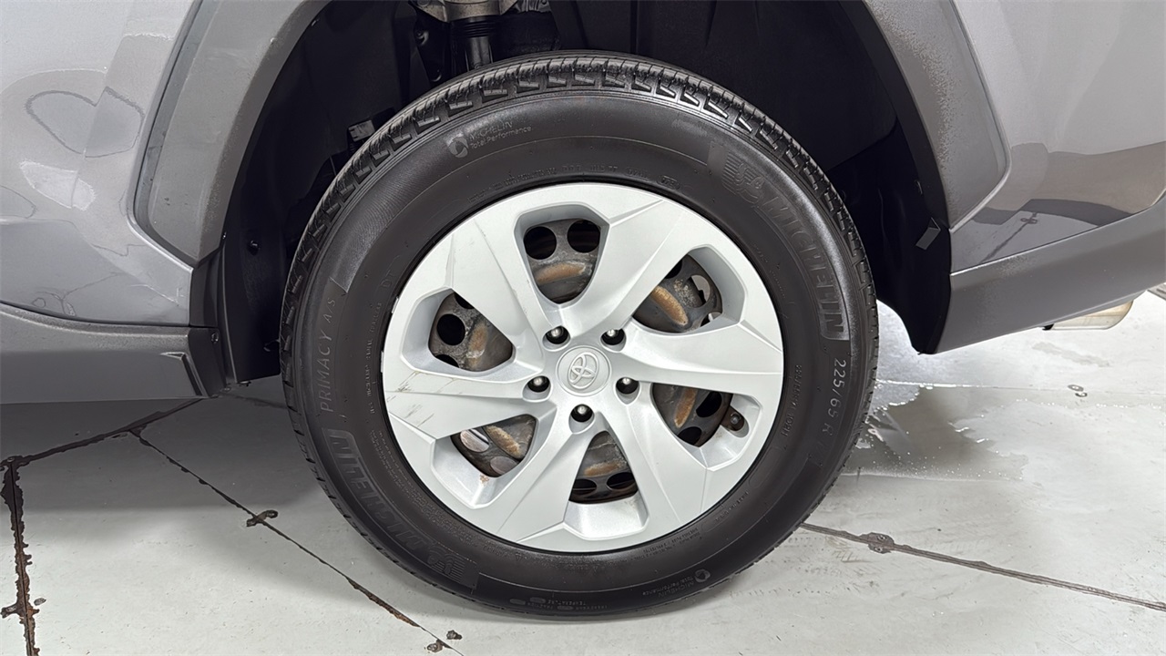 2019 Toyota RAV4 LE photo 22