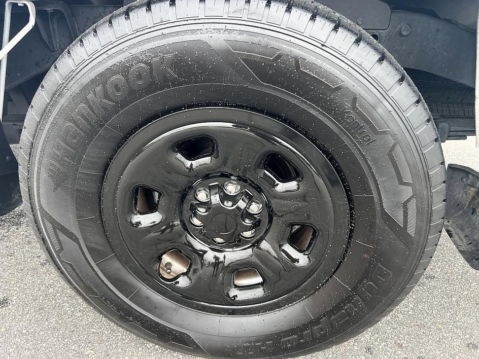 2024 Nissan Frontier S photo 10